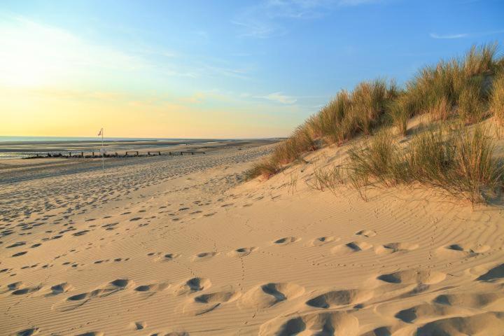Cottage Proche Du Bord De Mer Et Au Coeur Des Dunes Merlimont-Plage Exterior foto